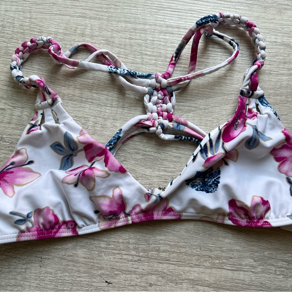 Frankie’s bikini - Picture 2 of 4